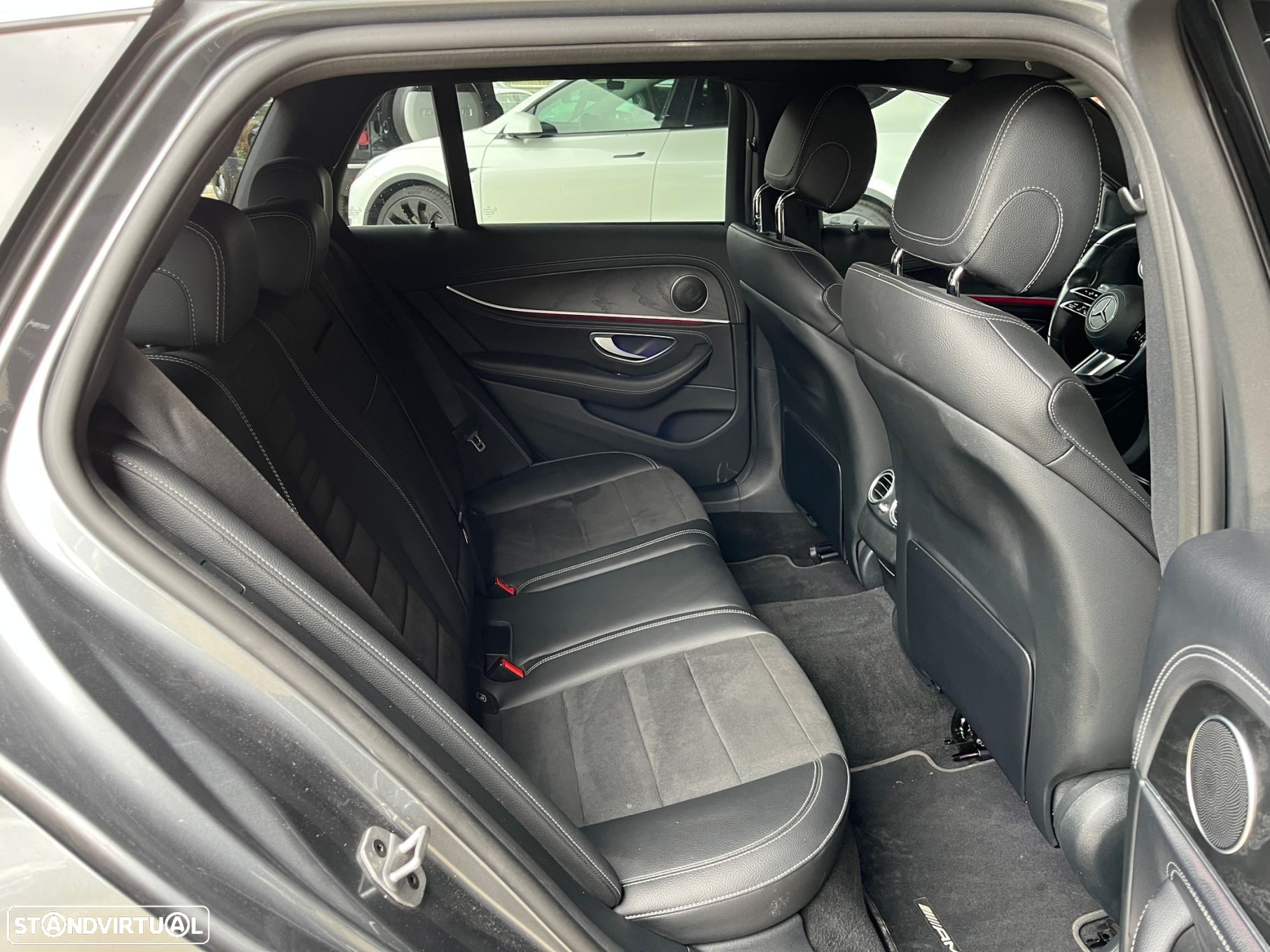 Mercedes-Benz E 300 de AMG Line - 55