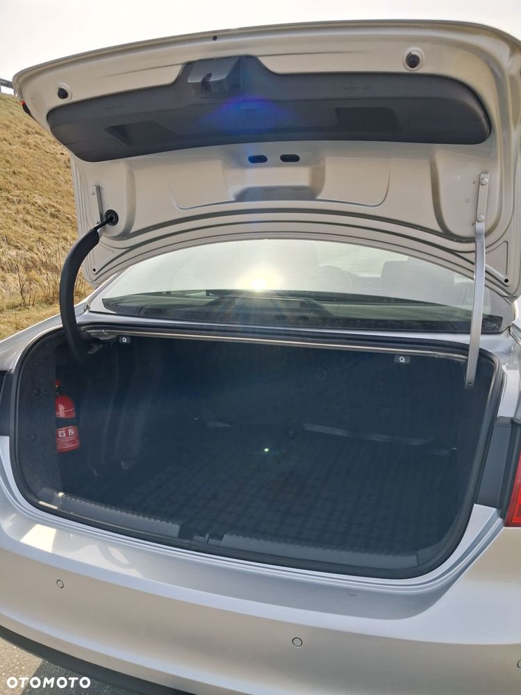 Volkswagen Jetta 1.6 TDI Comfortline Optimum - 9