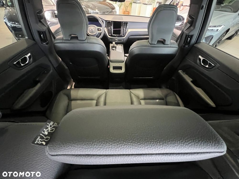 Volvo XC 60 B5 B AWD Plus Black Edition - 20