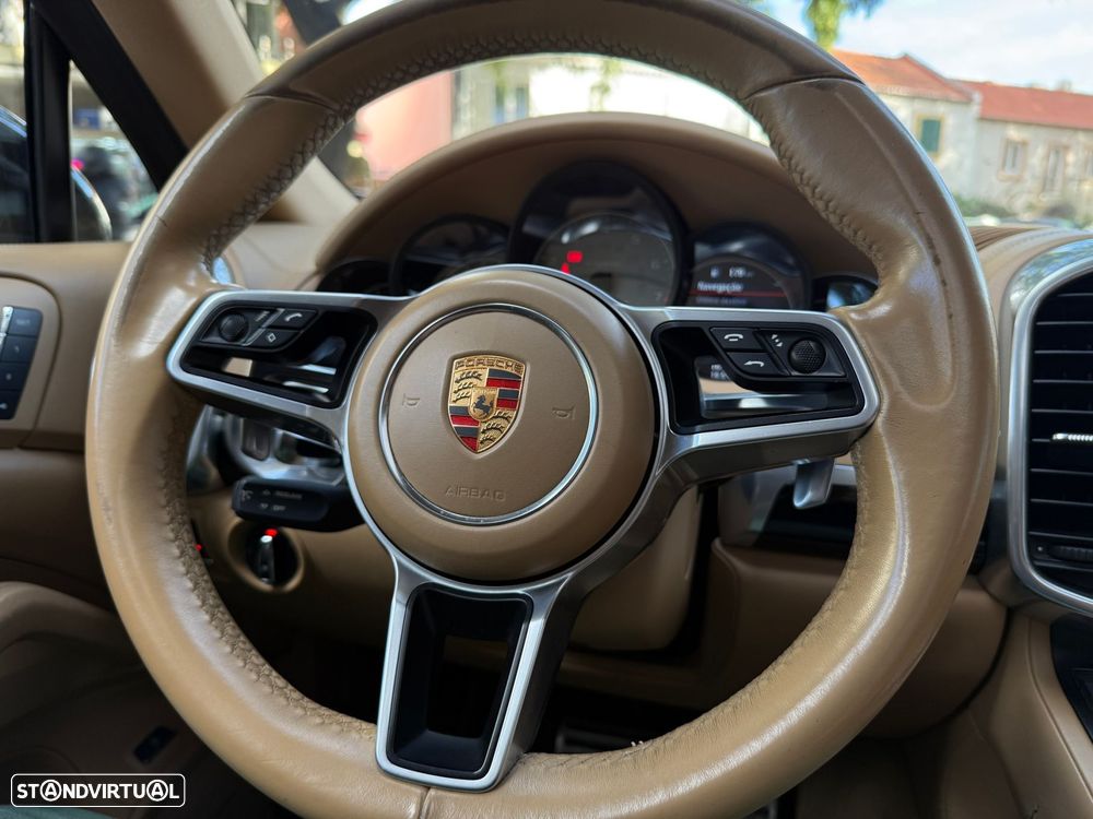 Porsche Cayenne - 12