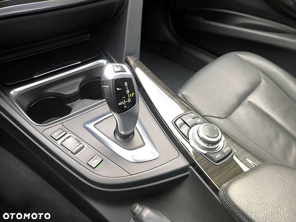 BMW Seria 3 330d Luxury Line - 31