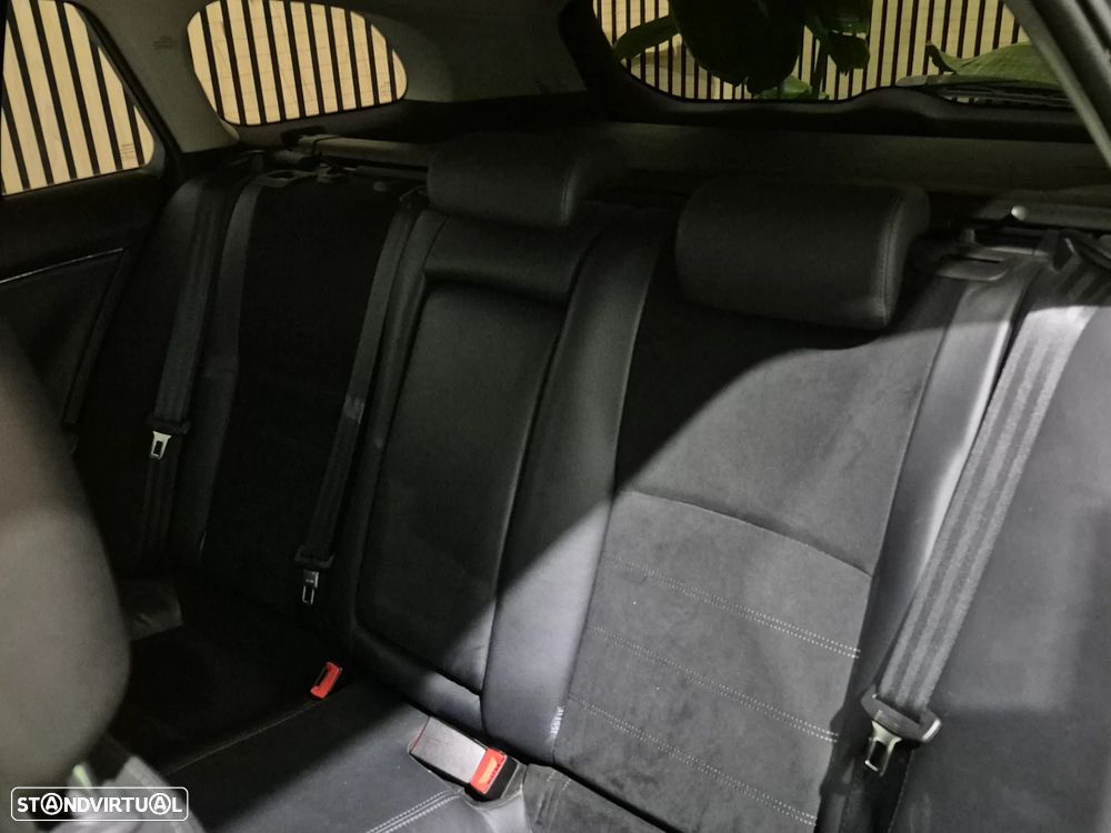 Toyota Avensis SW 2.0 D-4D Exclusive +GPS - 35