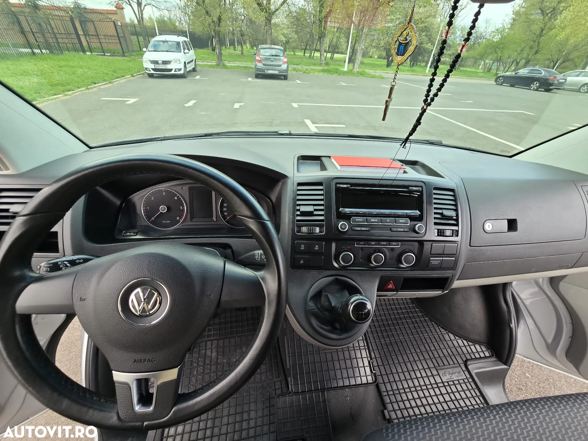 Volkswagen Caravelle - 13