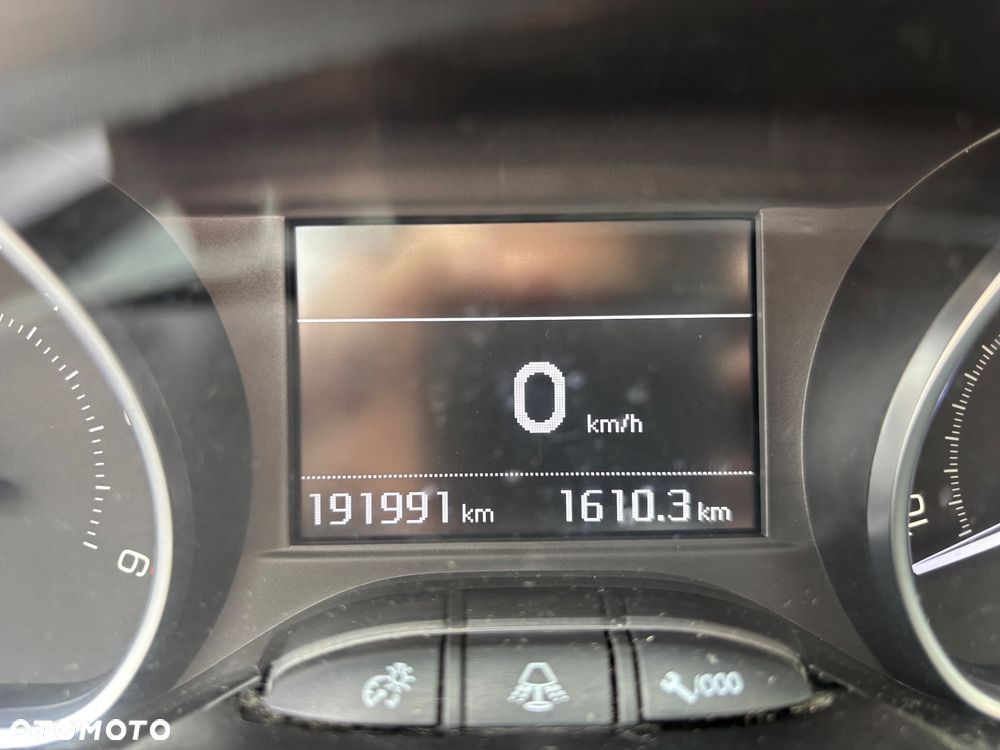 Peugeot 208 - 19