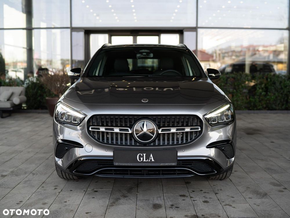 Mercedes-Benz GLA - 4