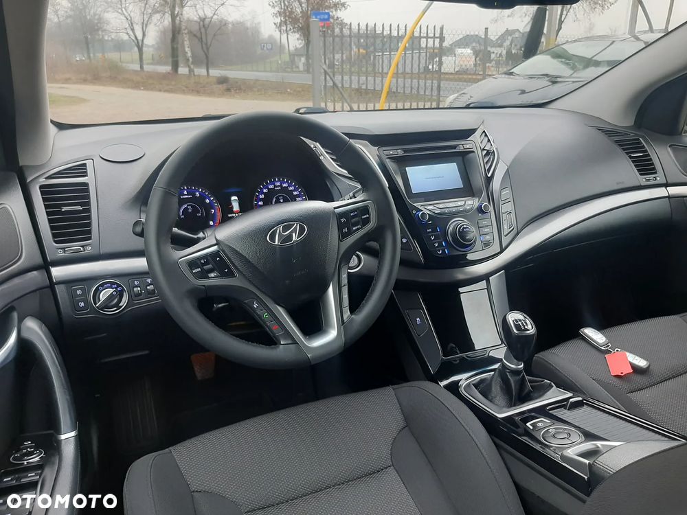 Hyundai i40 Kombi blue 1.6 Family - 13