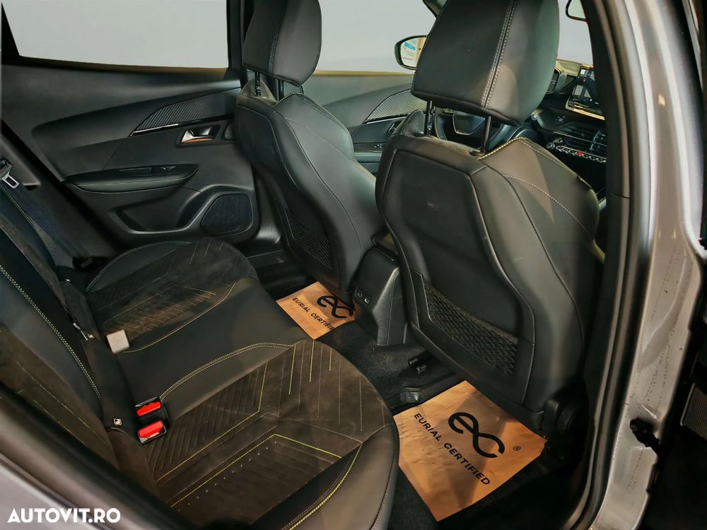 Peugeot 2008 1.2L e-DCS6 MHEV GT - 17