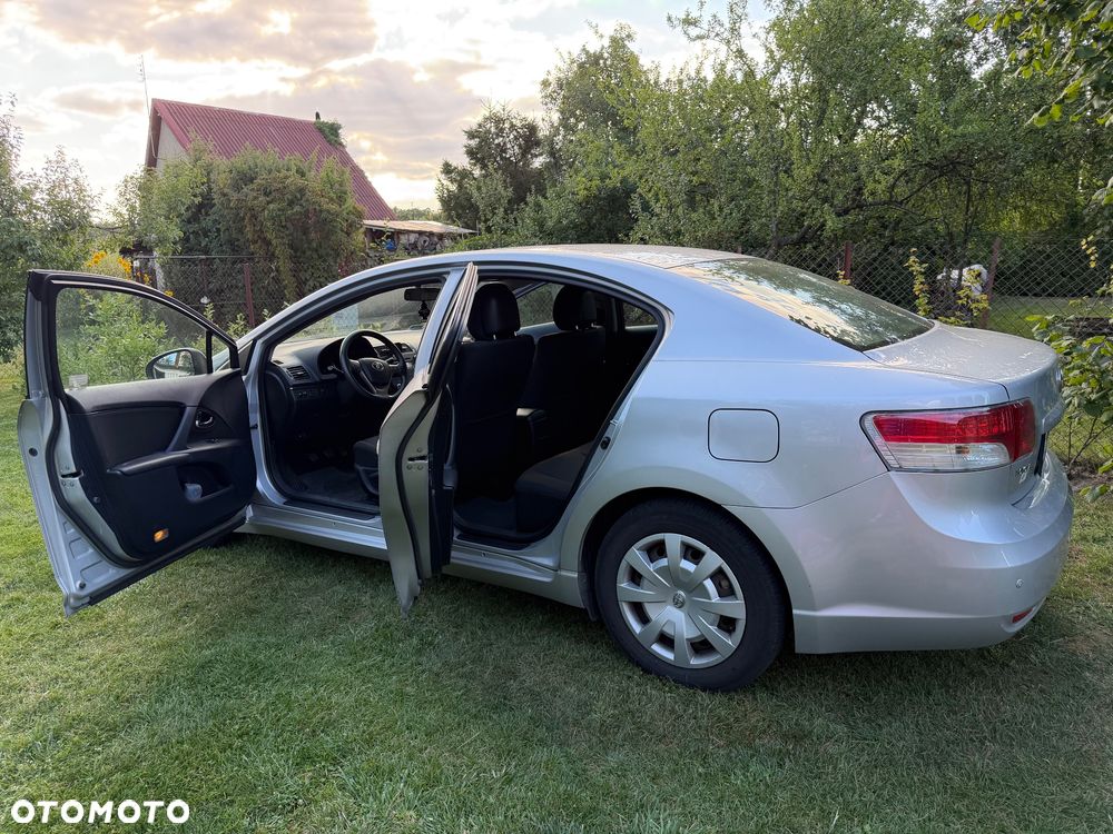 Toyota Avensis 1.8 Luna - 4