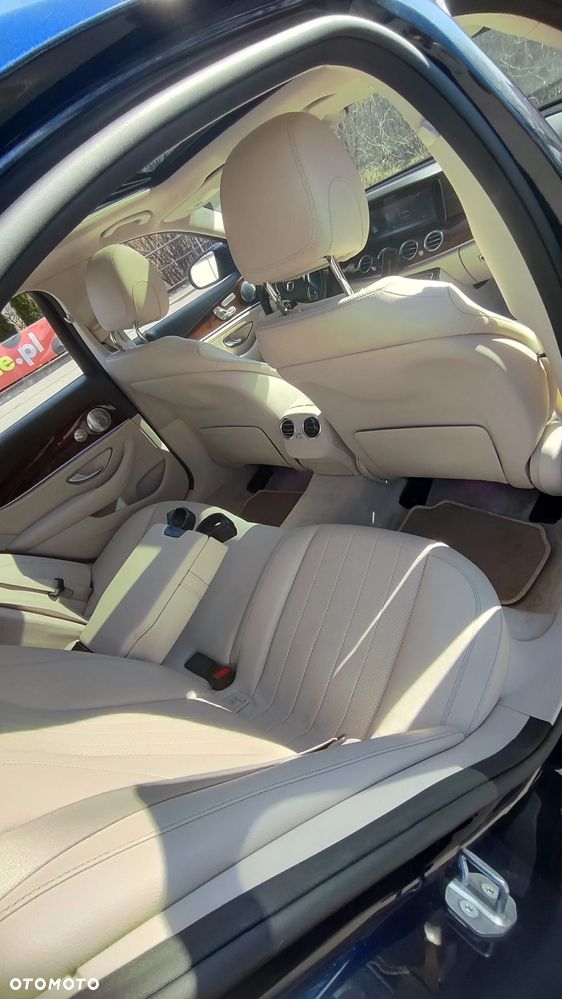 Mercedes-Benz Klasa E 300 9G-TRONIC Exclusive - 14