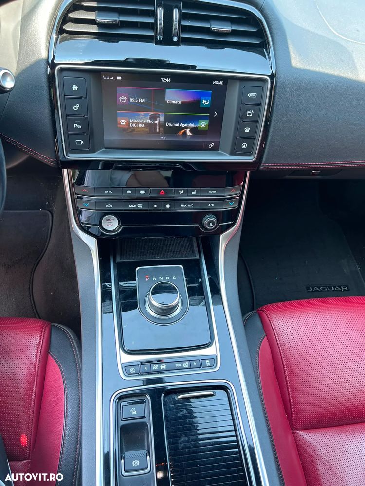 Jaguar XE 2.0 AWD R-Sport - 7
