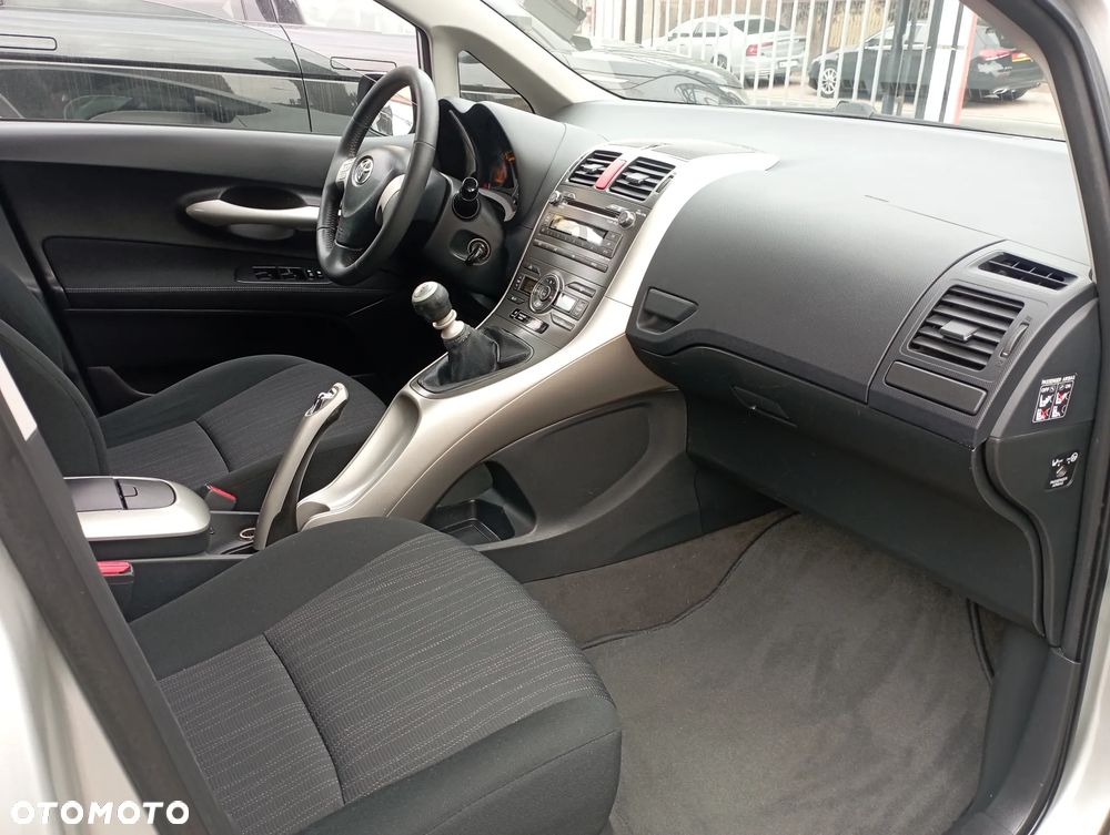 Toyota Auris 1.4 D-4D Luna - 9