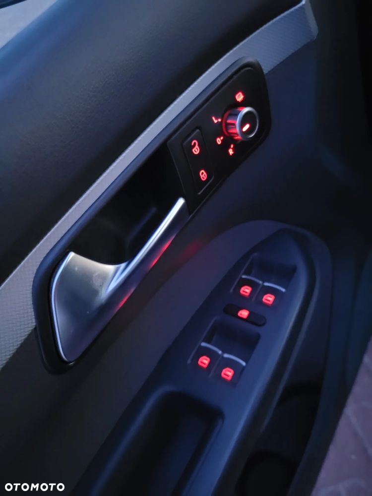 Volkswagen Touran 2.0 TDI DPF MATCH - 10