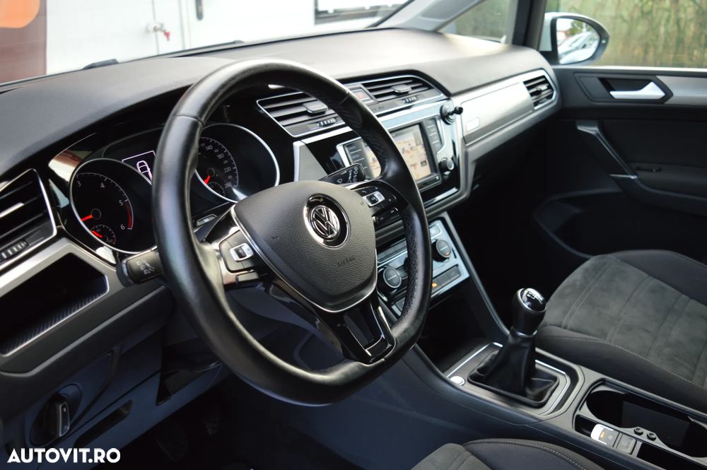 Volkswagen Touran 2.0 TDI SCR Highline - 25