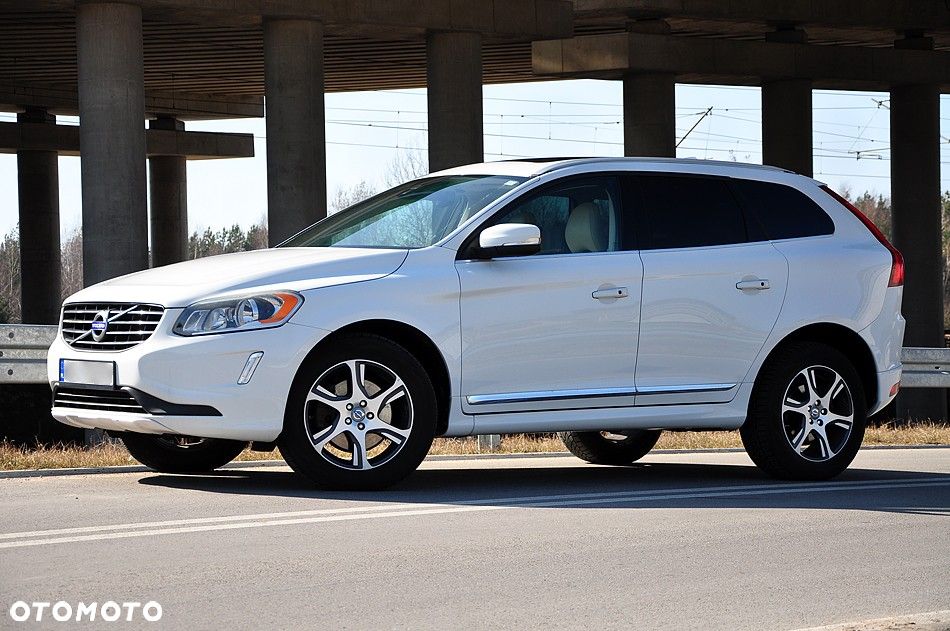 Volvo XC 60 T6 AWD Momentum - 4
