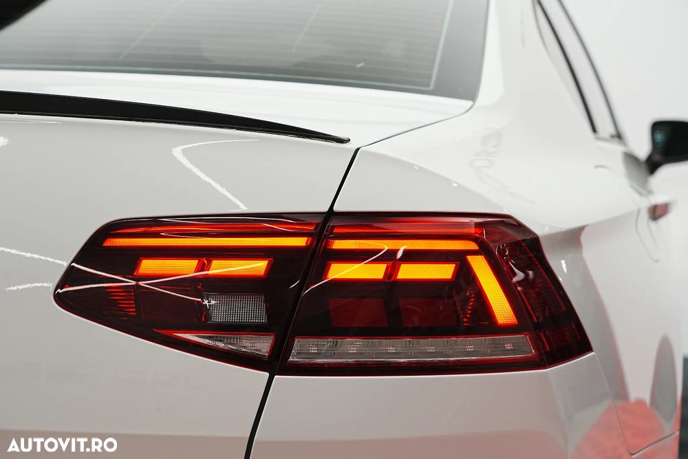 Volkswagen Passat 2.0 TDI SCR DSG Conceptline - 23
