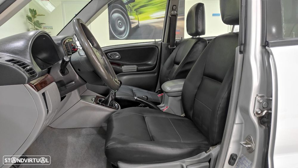 Suzuki Grand Vitara XL-7 2.0 HDi - 16