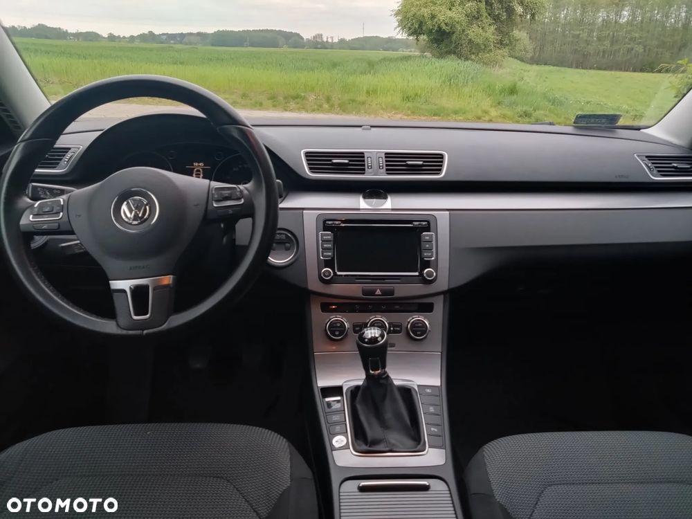 Volkswagen Passat 2.0 TDI Comfortline - 6