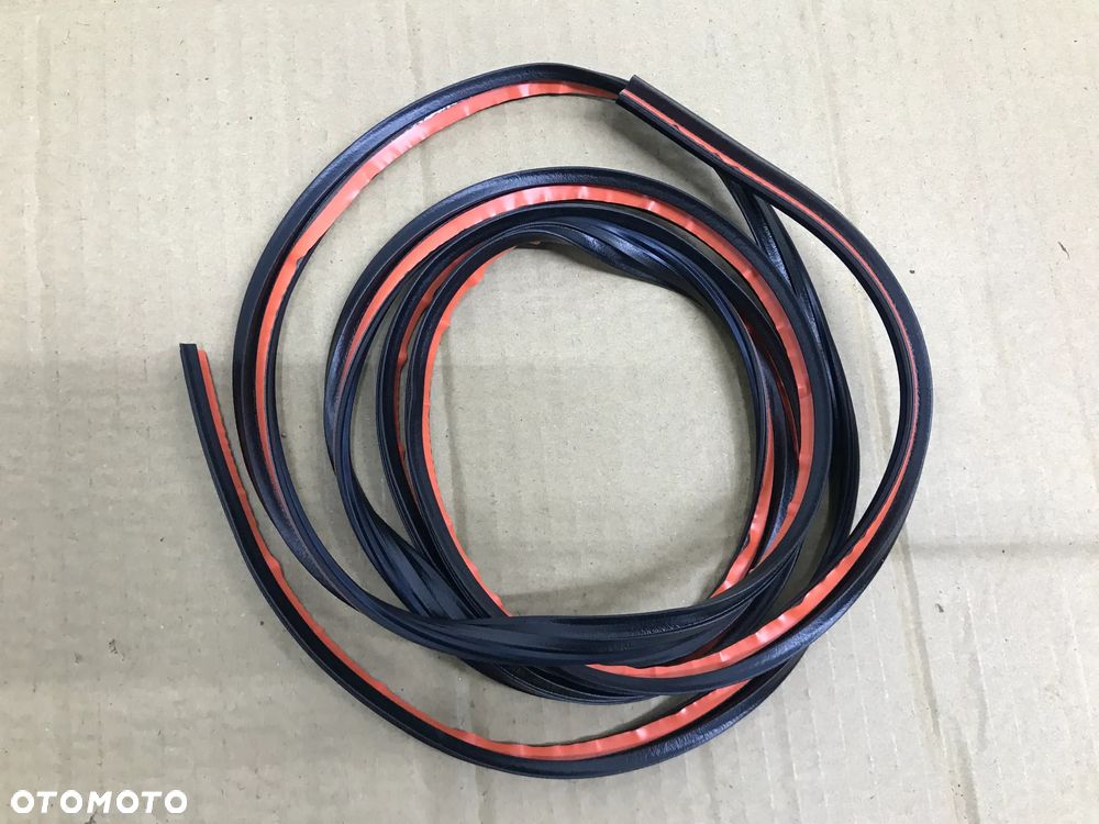 Uszczelka Porsche macan guma szyby bagażnika 95b845571a - 2