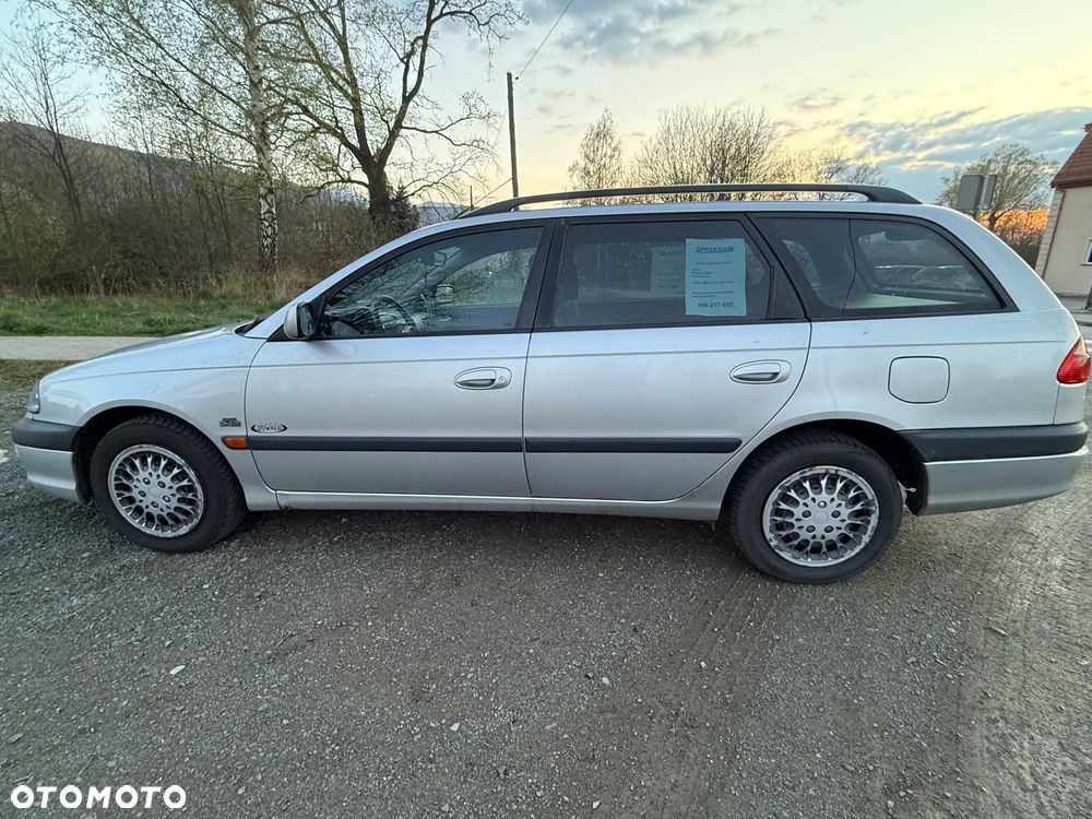 Toyota Avensis 2.0 D-4D Terra - 5