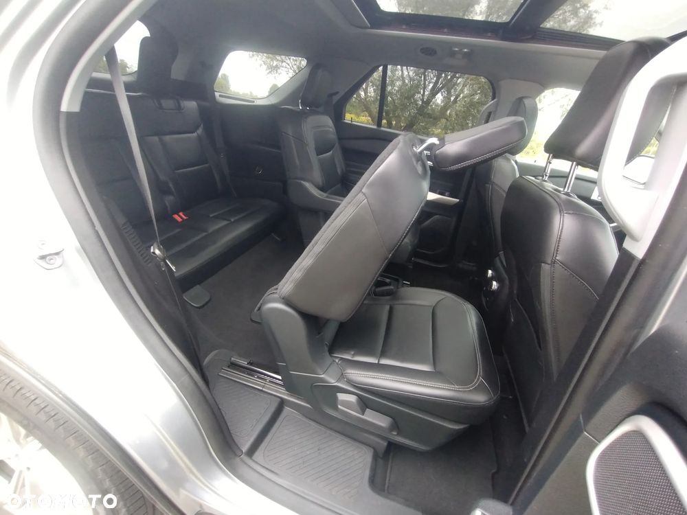 Ford Explorer - 33