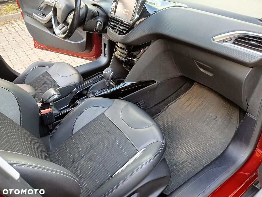 Peugeot 2008 1.2 Pure Tech GPF Crossway S&S EAT6 - 9