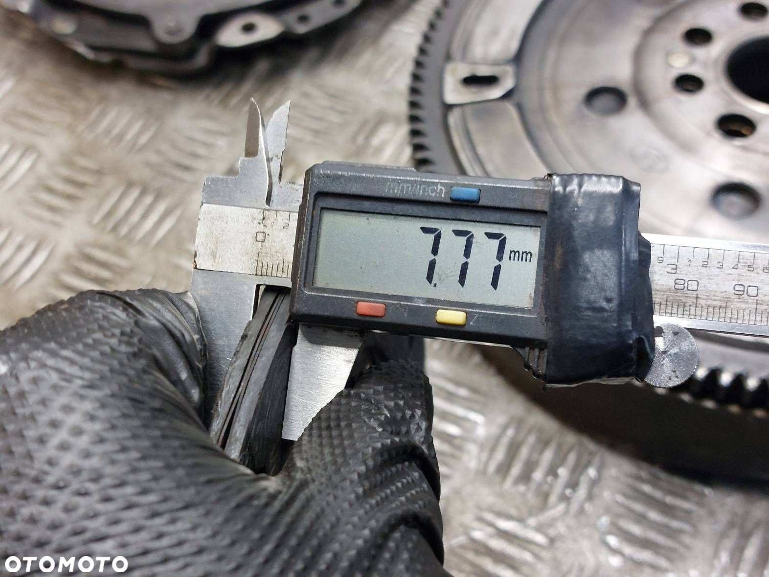 KOŁO DWUMASOWE + TARCZA + DOCISK + ŁOŻYSKO OPOROWE BMW E46 320D 2.0 D - 10