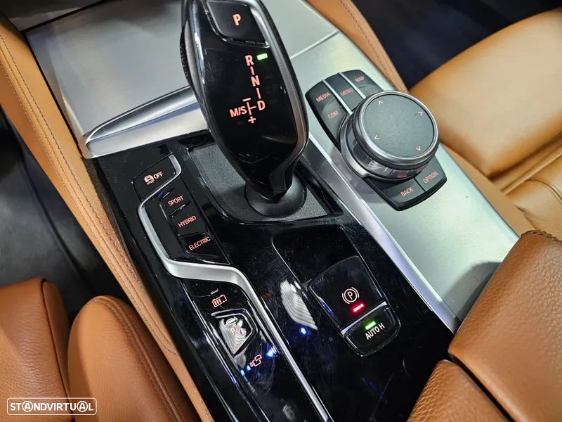 BMW 530 e Pack Desportivo M - 27