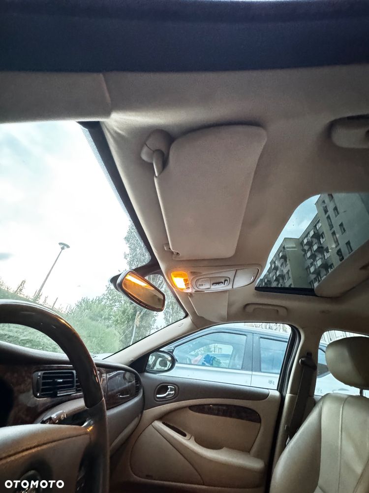 Jaguar S-Type 4.2 V8 - 14