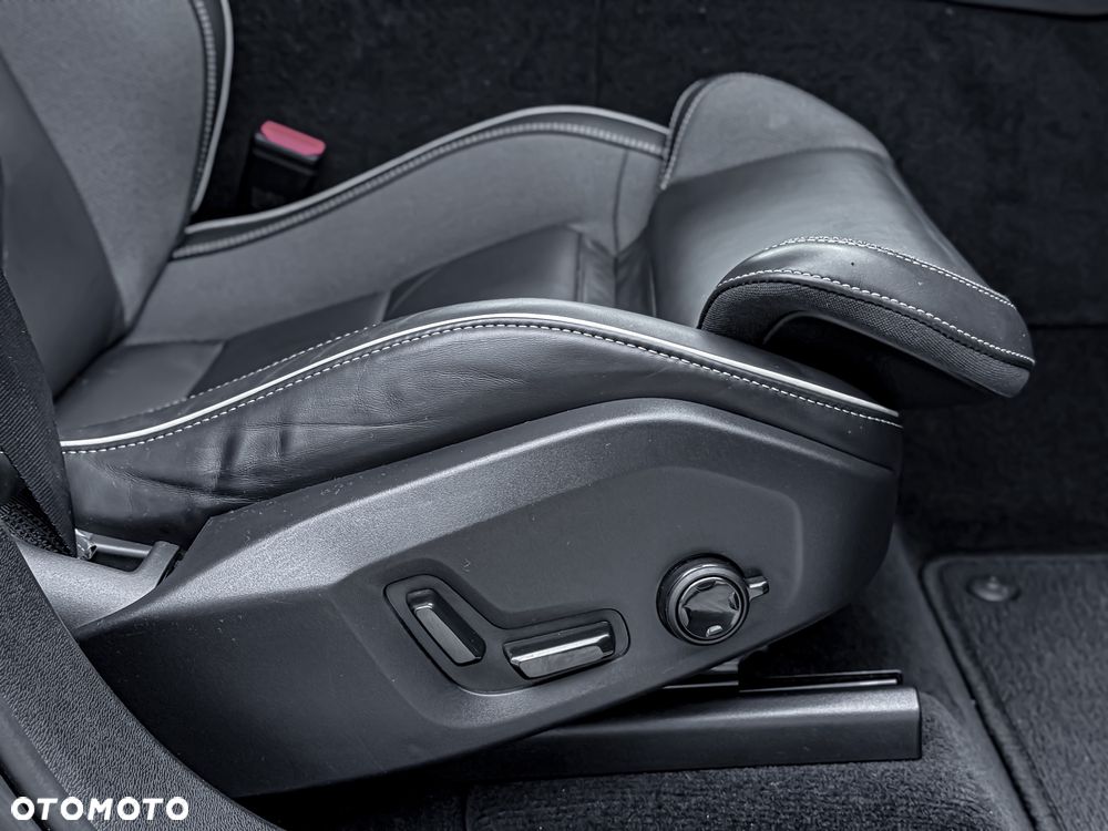 Volvo XC 60 B4 D Ultimate Dark - 31