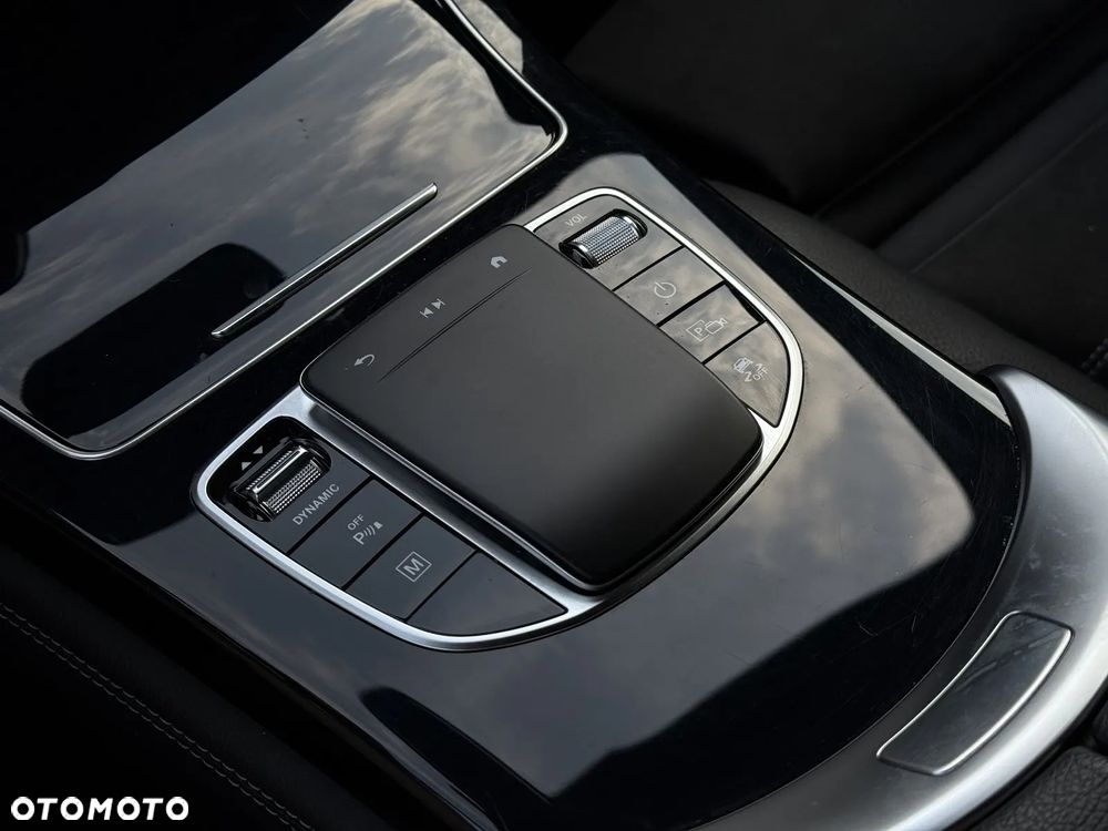 Mercedes-Benz GLC 300 e 4-Matic - 24