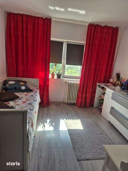 Vând apartament 3 camere, semidecomandat — fotografia 1