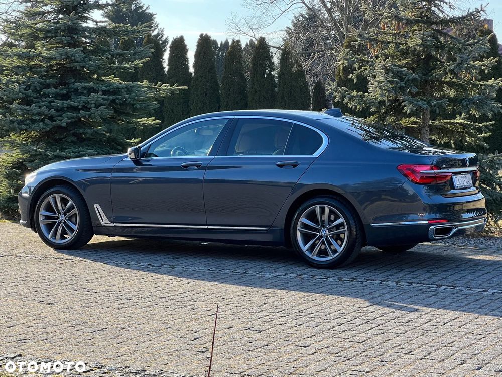 BMW Seria 7 750i xDrive - 5