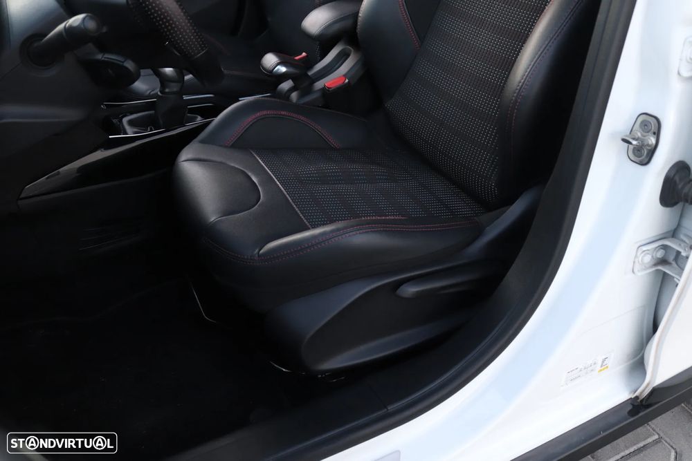 Peugeot 2008 1.2 PureTech GT Line - 31