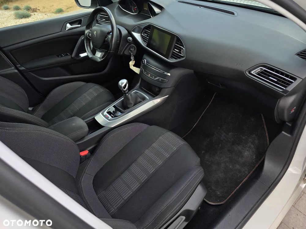 Peugeot 308 BlueHDi 120 Stop & Start Allure - 26