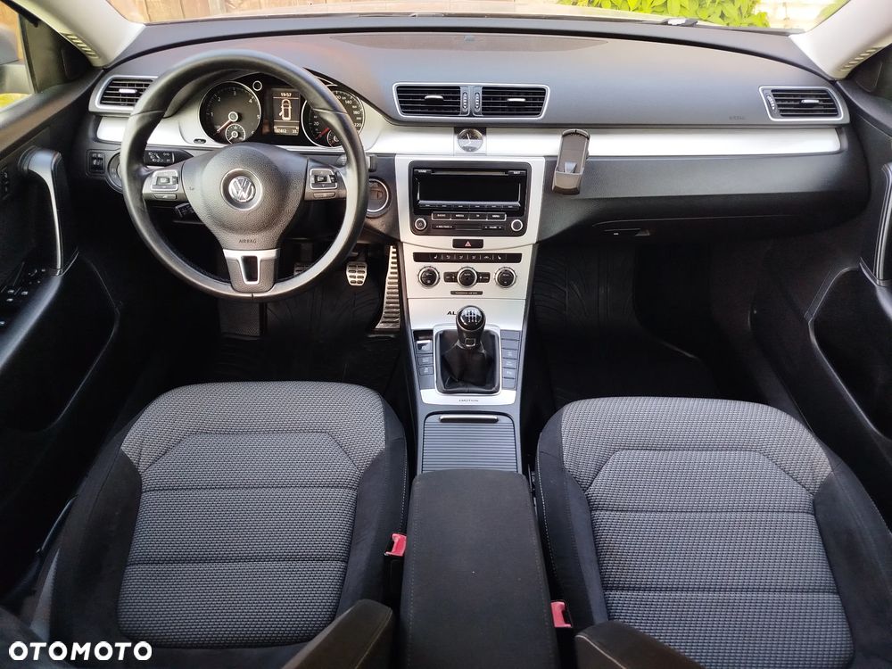 Volkswagen Passat - 22