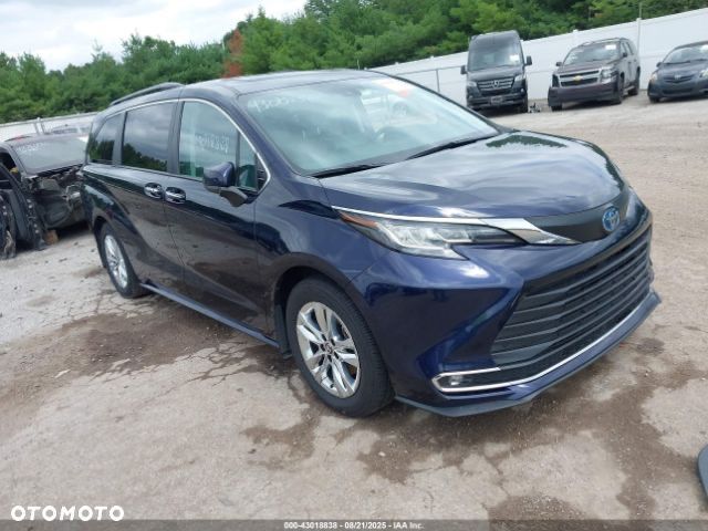 Toyota Sienna - 1