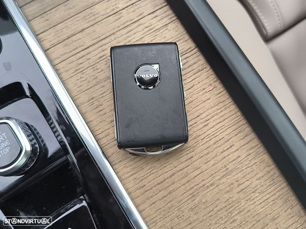 Volvo XC 60 2.0 T6 PHEV Plus Dark - 30