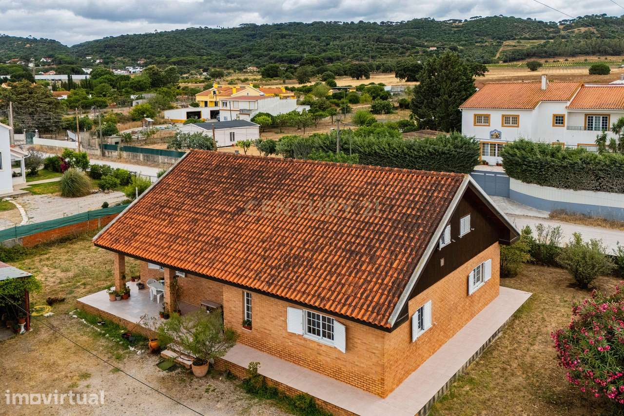 Moradia térrea T3 impecável num terreno de 3954m2 e anexo em Azeitão - Grande imagem: 2/42