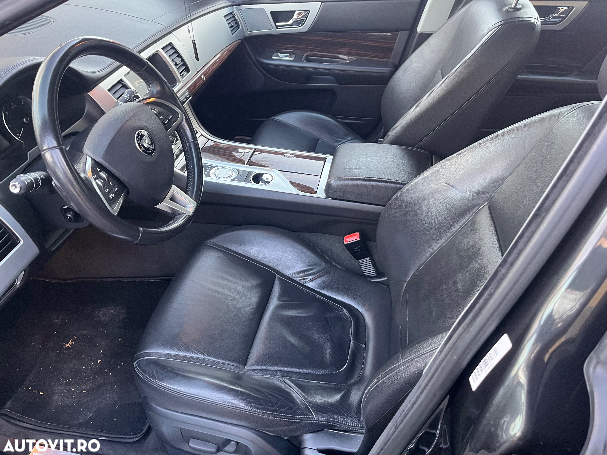Jaguar XF 2.2D Premium Luxury - 11