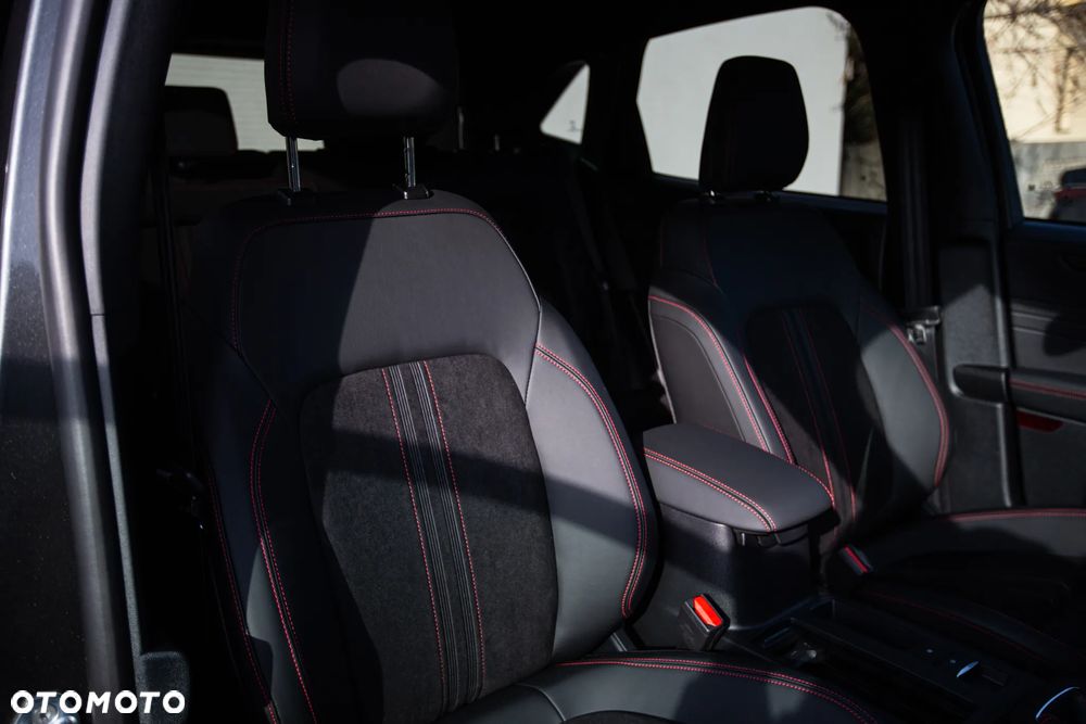 Ford Kuga 1.5 EcoBoost FWD ST-Line X - 18