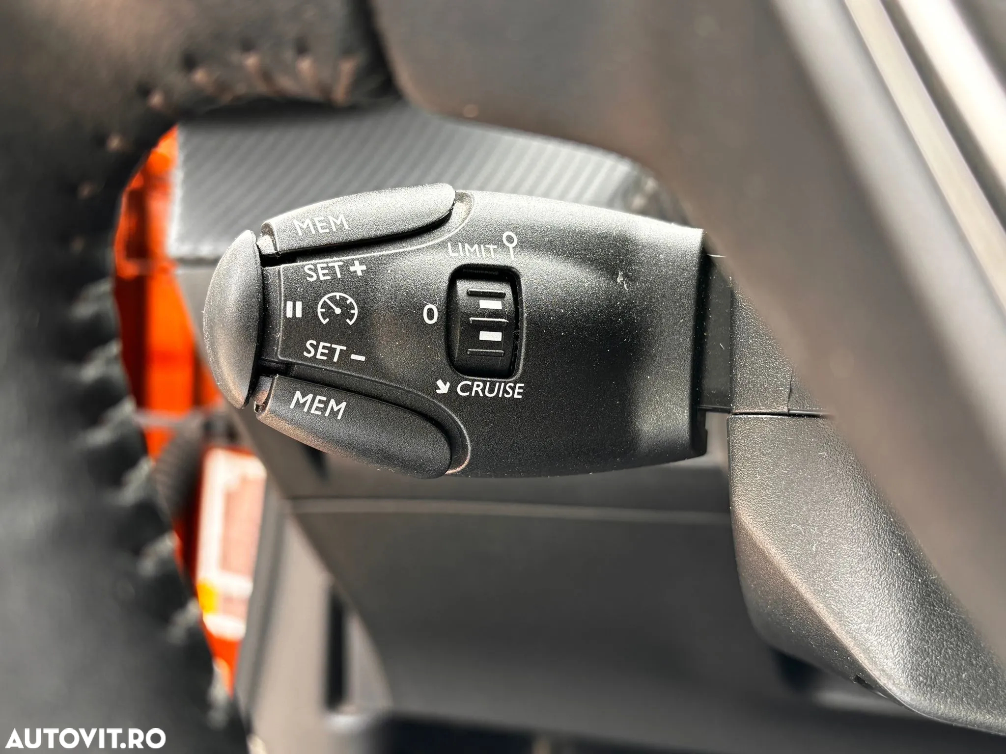 Peugeot 2008 1.2 L PureTech STT Active - 10