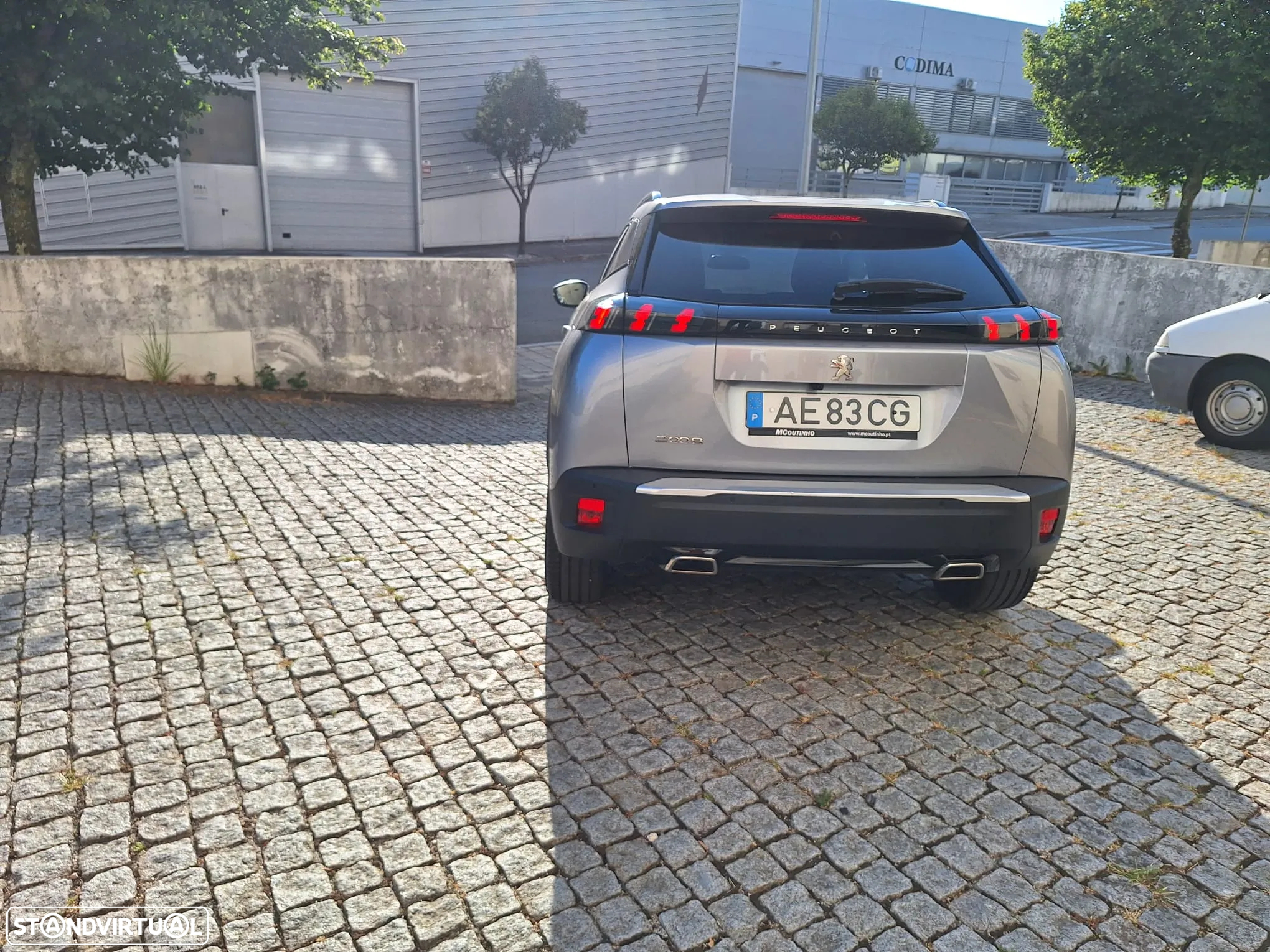 Peugeot 2008 1.2 PureTech Allure Pack - 4