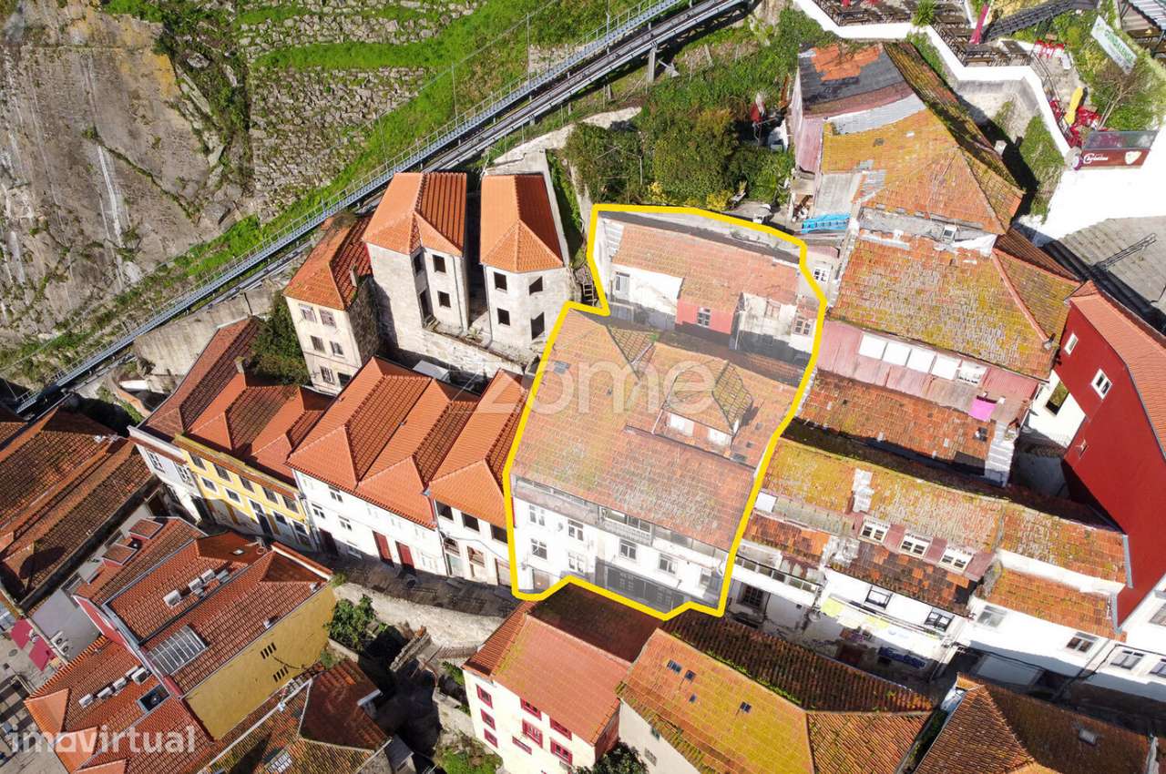 Prédio com Projeto Aprovado | 10 Apartamentos | Zona UNESCO | Porto - Grande imagem: 3/37