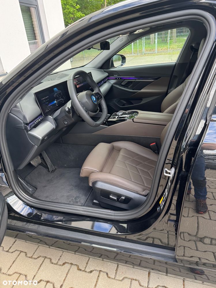 BMW Seria 5 - 32