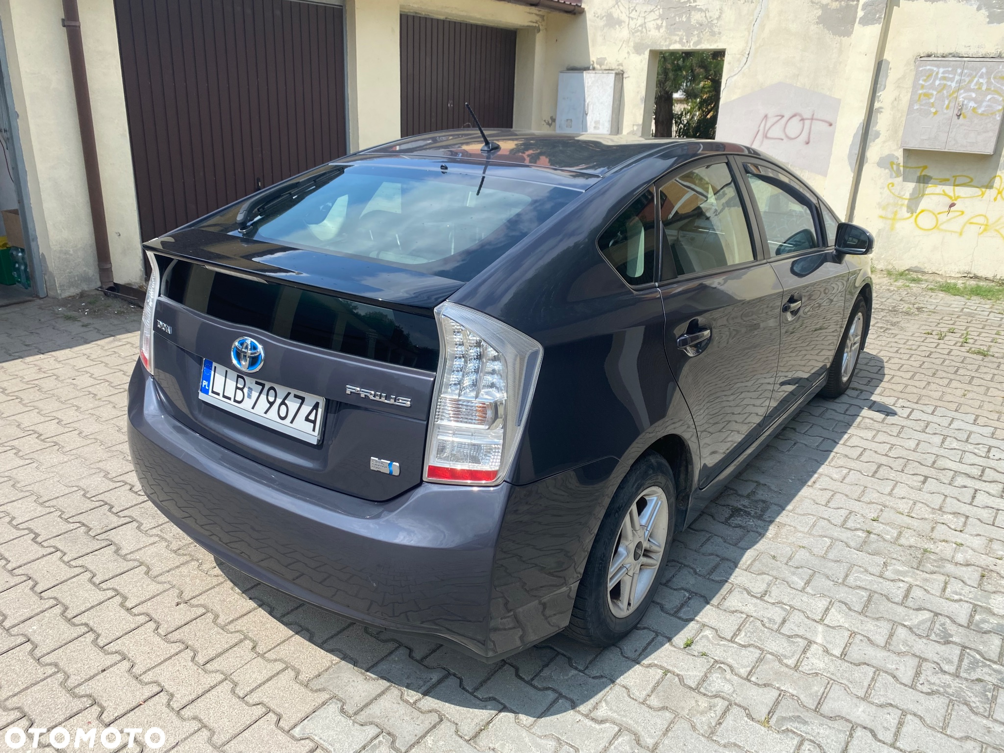 Toyota Prius (Hybrid) - 14