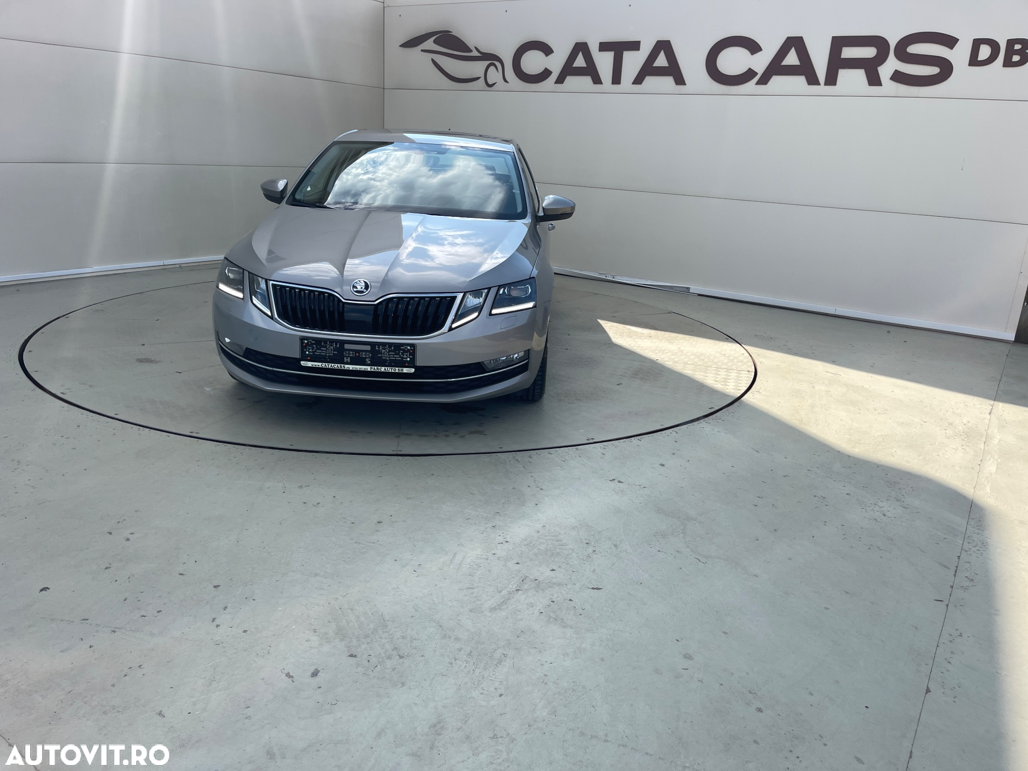 Skoda Octavia 1.6 TDI DSG Style - 2