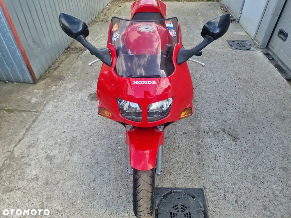 Honda VFR - 4