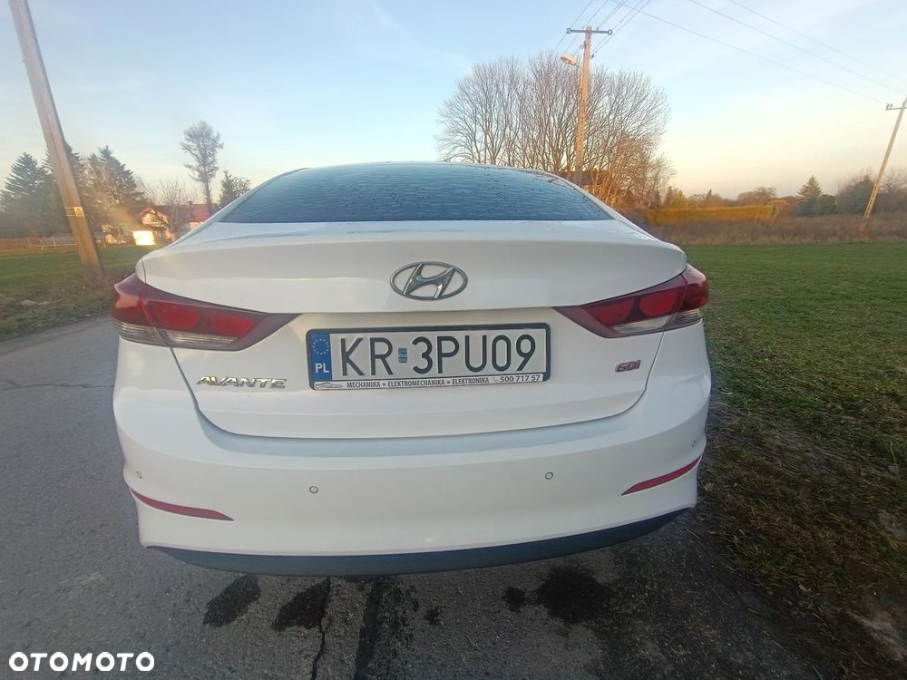 Hyundai Avante - 4