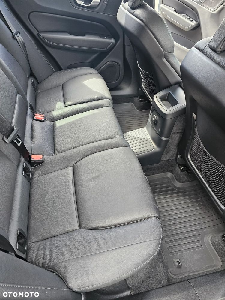 Volvo XC 60 T8 AWD Recharge Plus Black Edition - 14