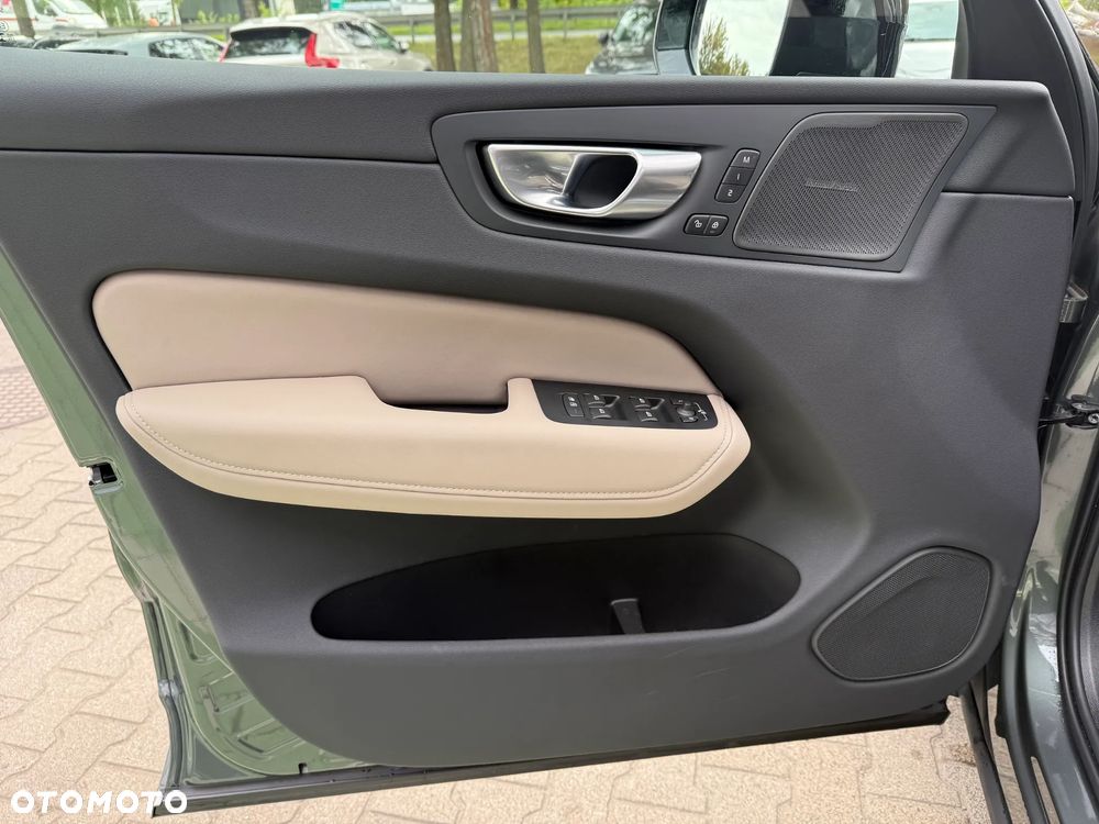 Volvo XC 60 T6 Plug-In Hybrid AWD Ultra Dark - 11